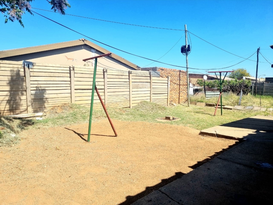 2 Bedroom Property for Sale in Roodepan Northern Cape